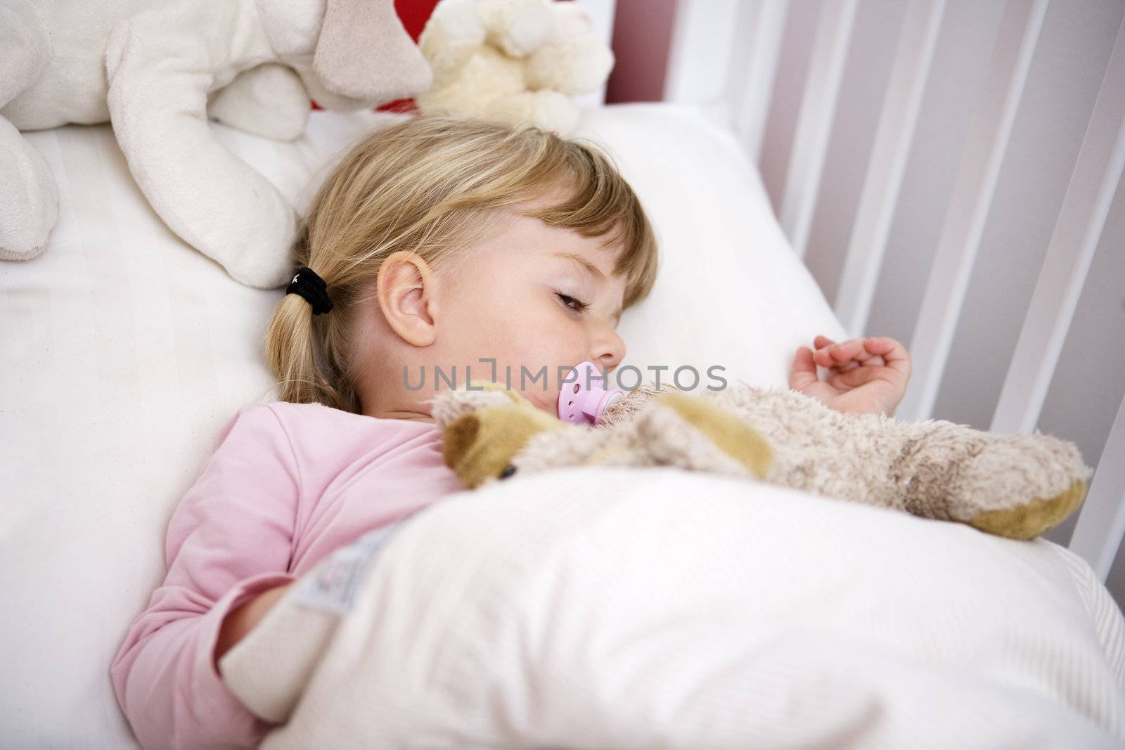 Girl in bed by gemenacom