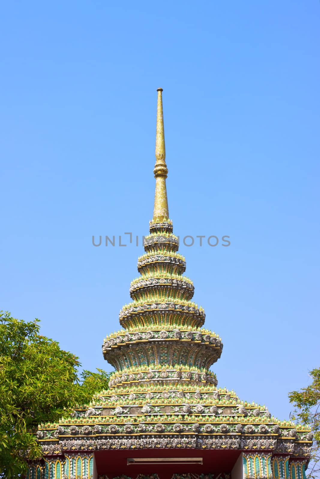 Wat Arun by petr_malyshev