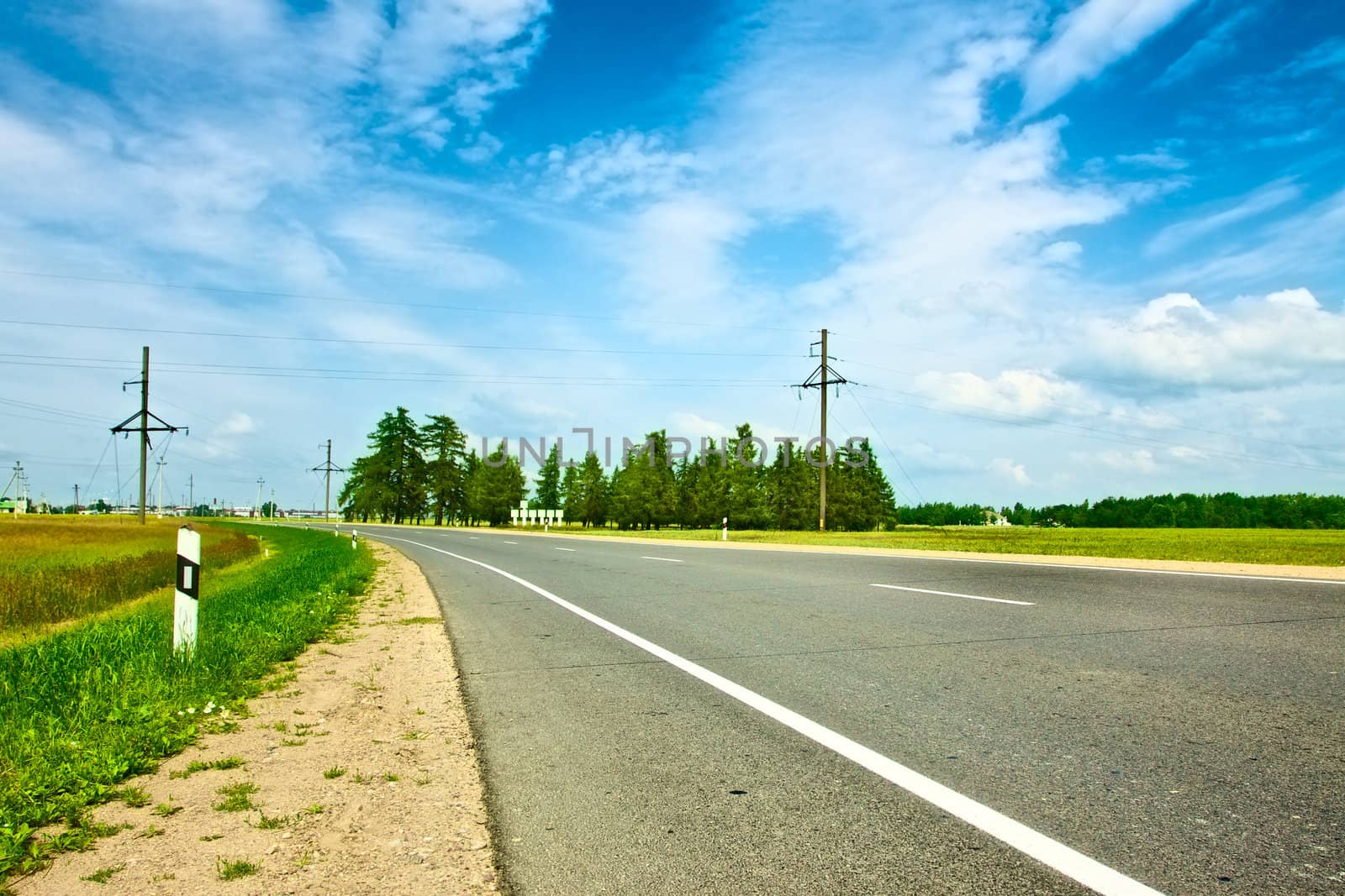 highway road under blue sky at sunny day