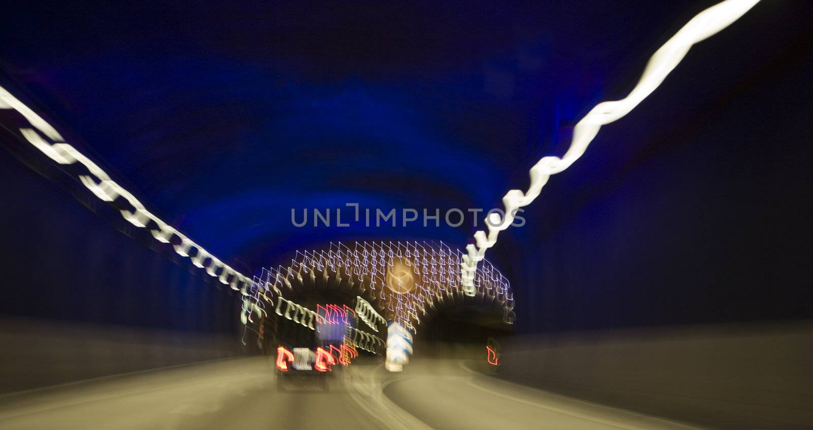 Moving traffic in a car tunnel