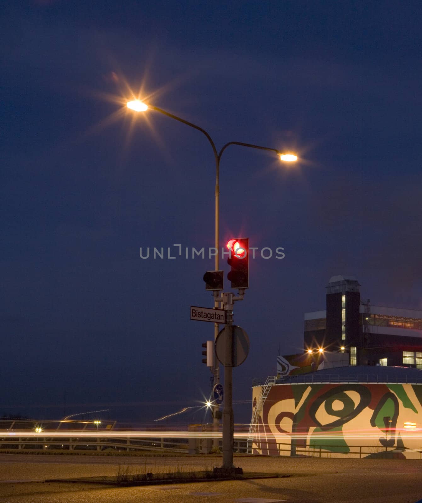 Stoplights in a crossing at night