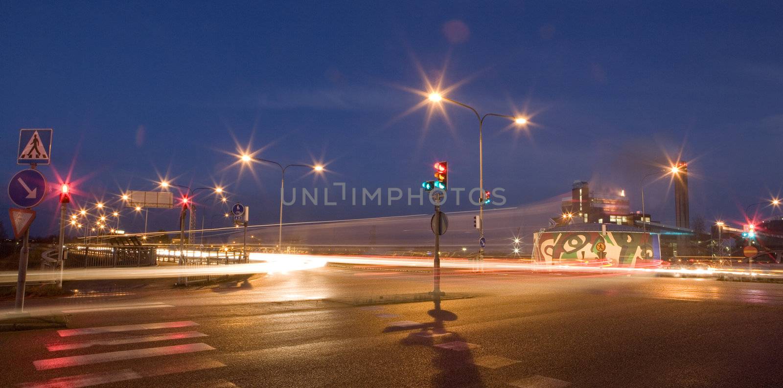 Stoplights in a crossing at night