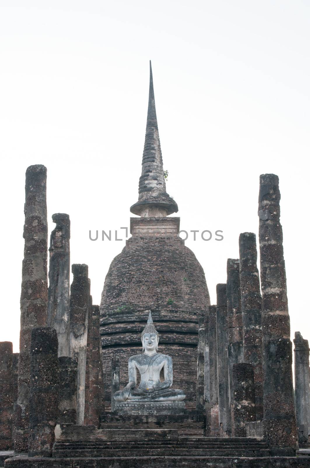 Buddha sculpture in Wat Sa Si by sayhmog