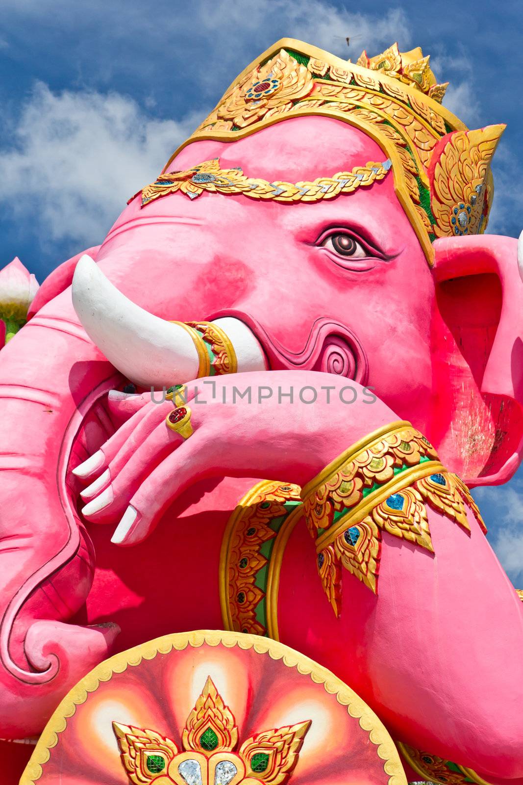 pink ganecha statue wat Samarn, Chachoengsao, Thailand