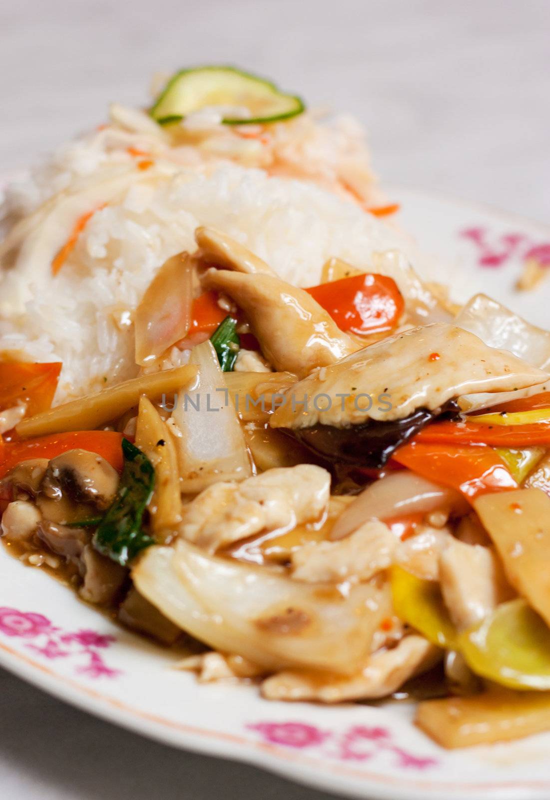 A delicious asian chicken with vegetables and white rice