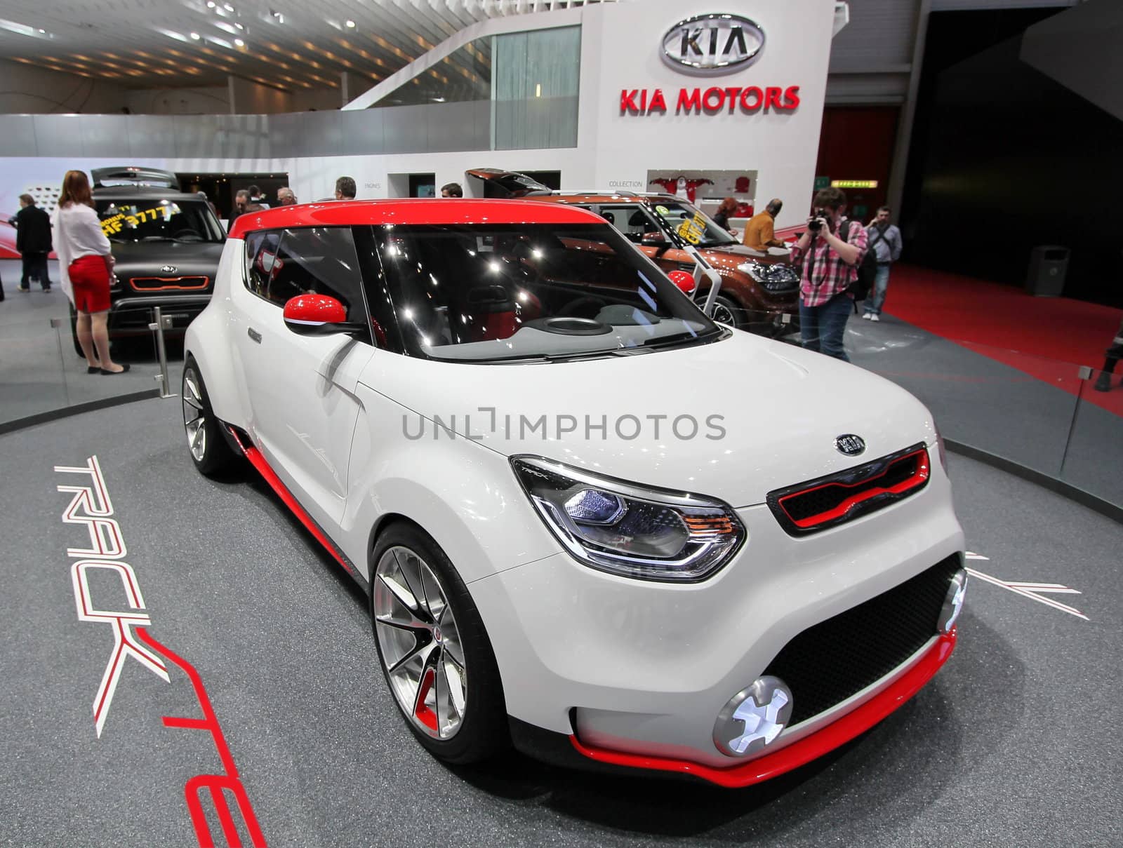 White and red Kia Track'ster concept by Elenaphotos21
