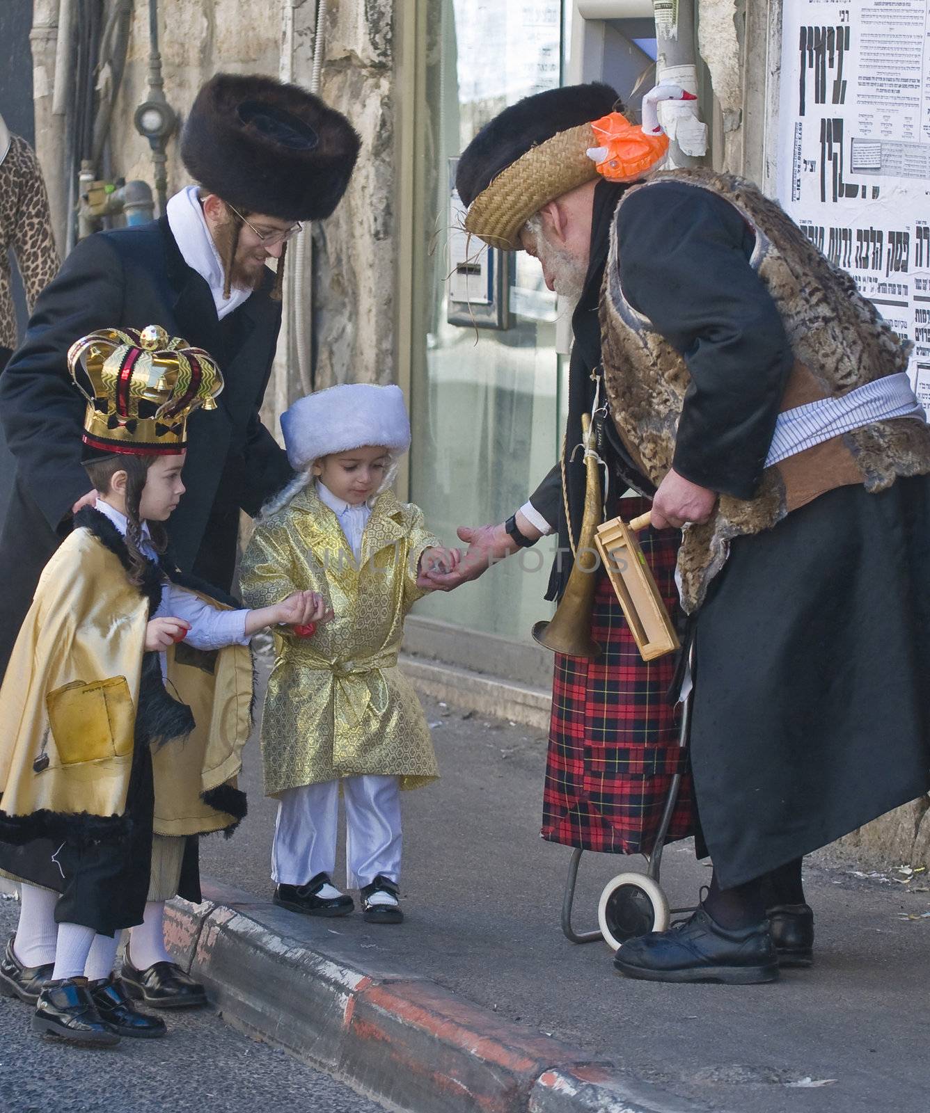 JERUSALEM - MARS 09 : Ultra Orthodox man give presents to a children during Purim in Mea Shearim Jerusalem on Mars 09 2012 , Giving presents to children is a tradition of Purim