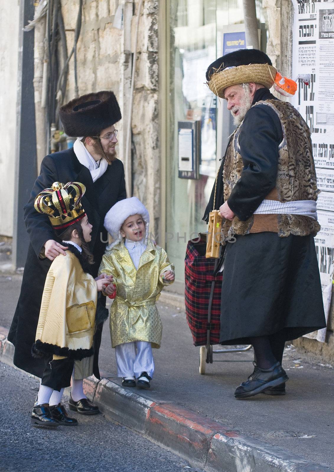 JERUSALEM - MARS 09 : Ultra Orthodox man give presents to a children during Purim in Mea Shearim Jerusalem on Mars 09 2012 , Giving presents to children is a tradition of Purim