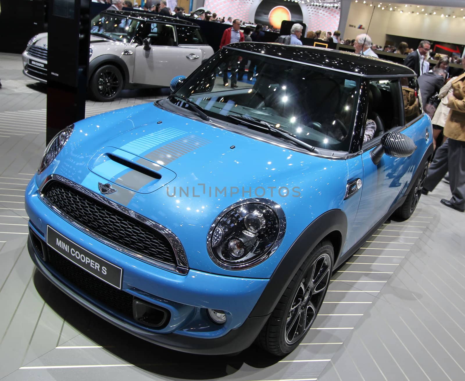 Blue Mini Cooper S Bayswater by Elenaphotos21