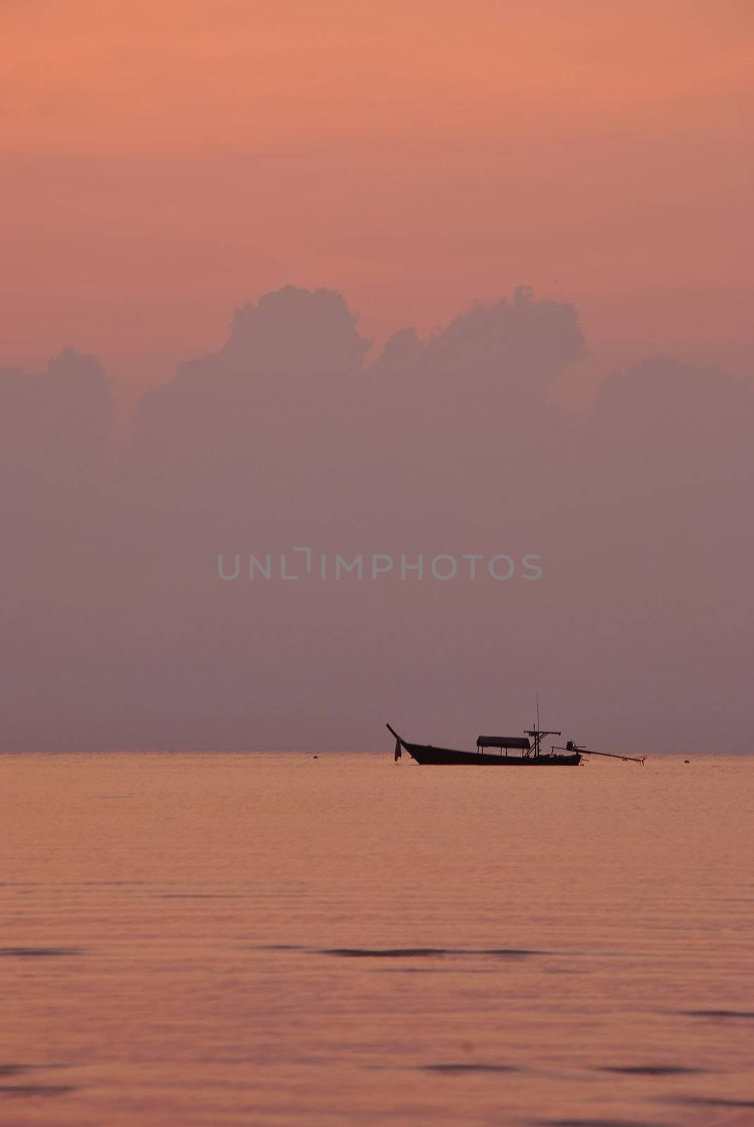 Silhouette fishing boat by hinnamsaisuy