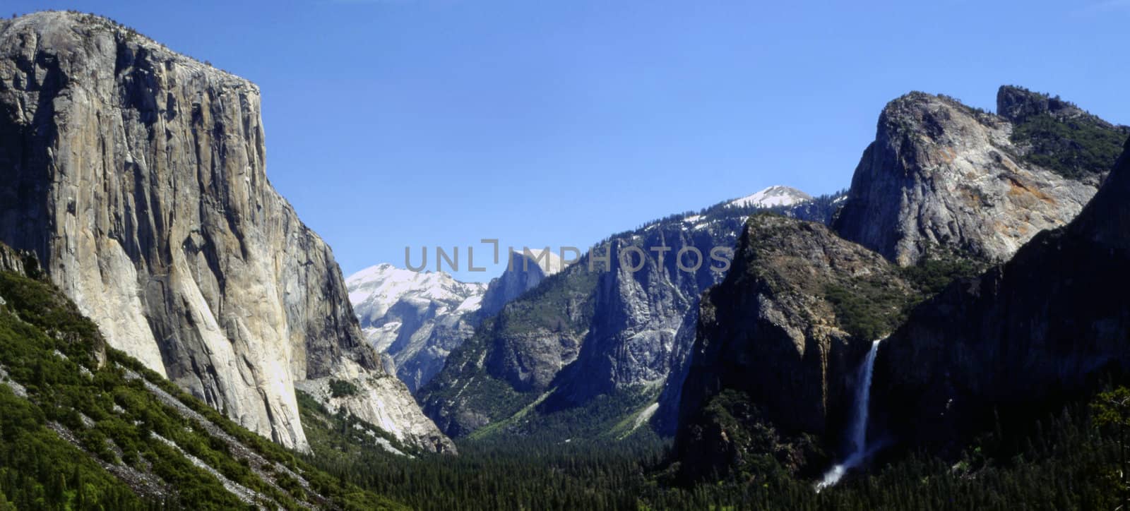 Yosemite Valley by jol66