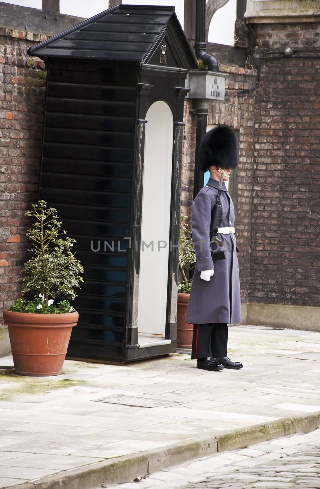 soldiers of the queen's guard in London, UK