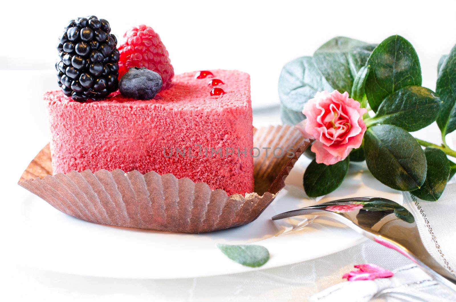 Red cake with berries by Nanisimova