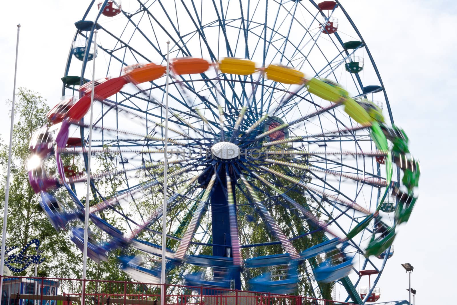 Big spinning ferris wheel lookalike.