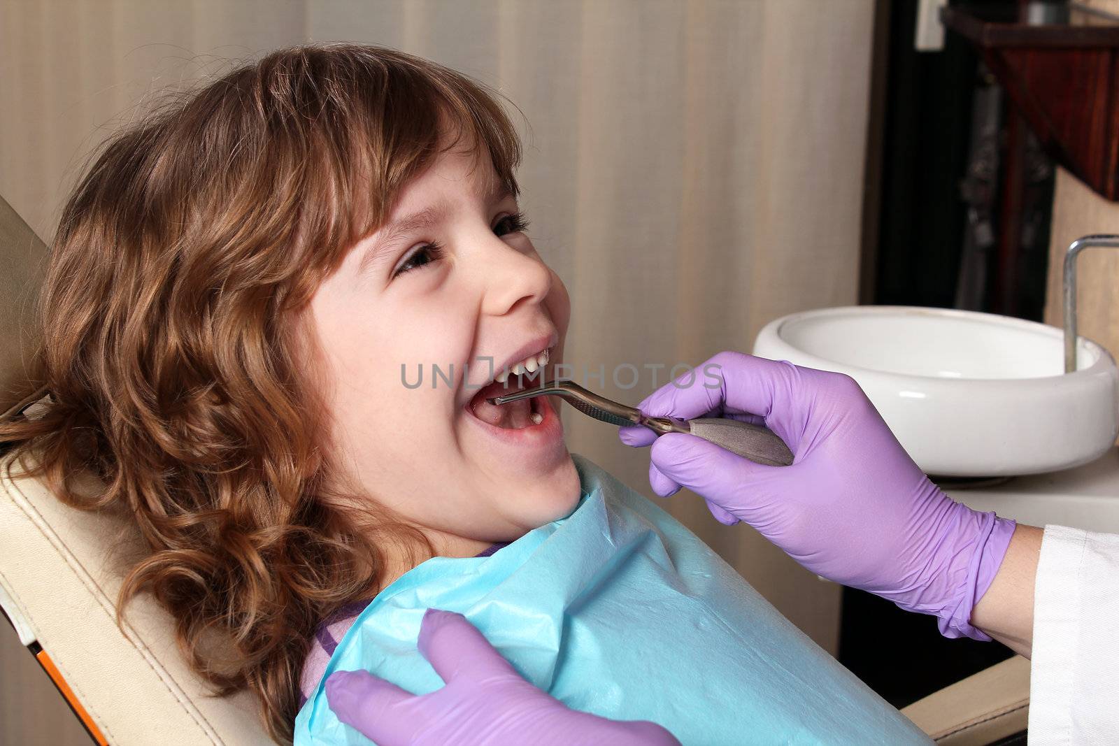 child patient at the dentist by goce