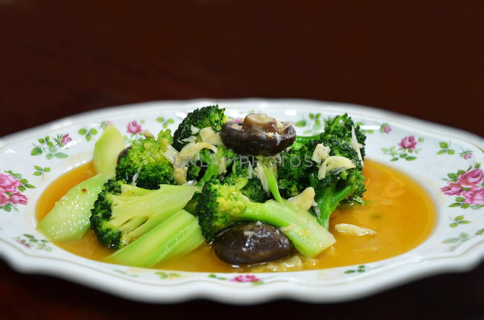 stir fry broccoli with shiitake mushroom