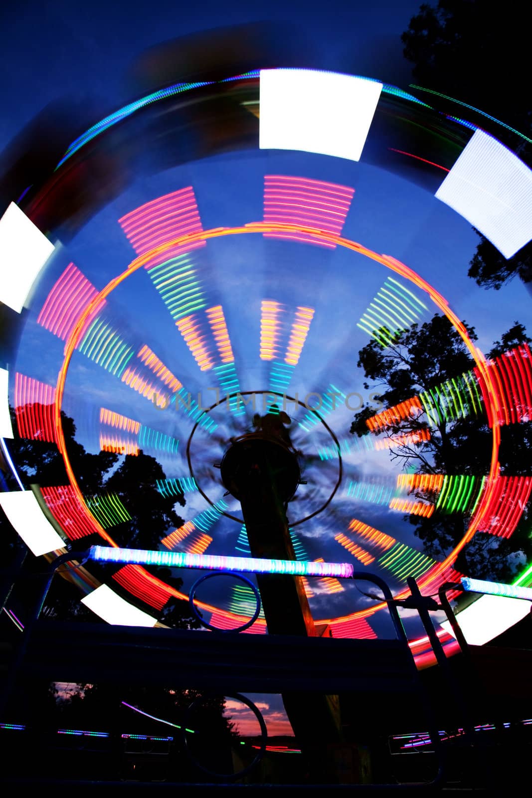 Ferris wheel in amusement park, blurred lights, night view 