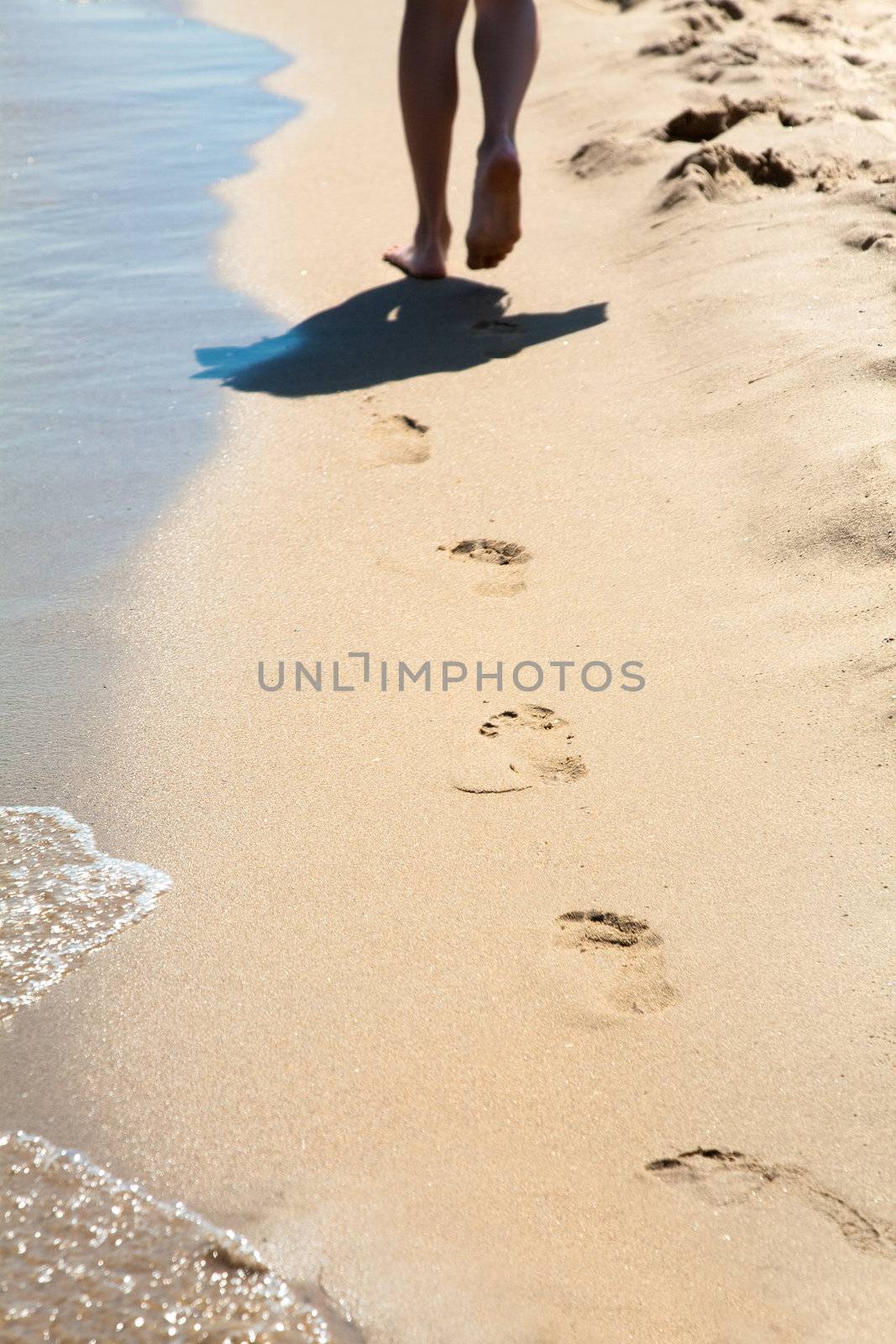 Footprints on the sand  by Elisanth