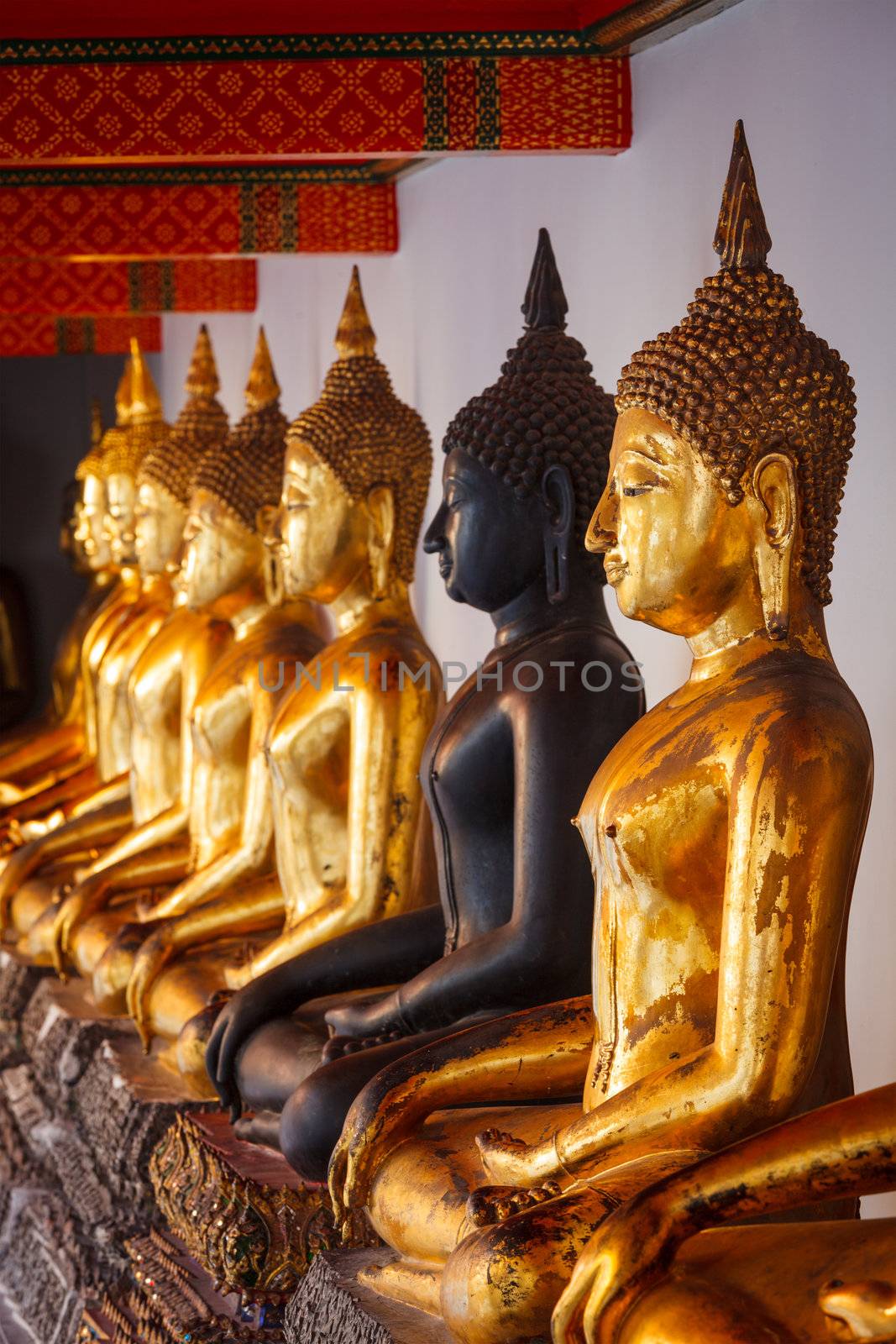 Sitting Buddha statues in Buddhist temple Wat Pho, Bangkok, Thailand