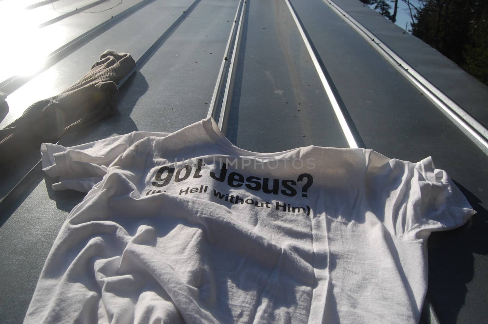 This t-shirt was drying on top of an Appalachian Trail shelter in Tennessee.







This t-shirt was drying in the sun one morning on top of an Appalachian Trail shelter in Tennessee.







Thi