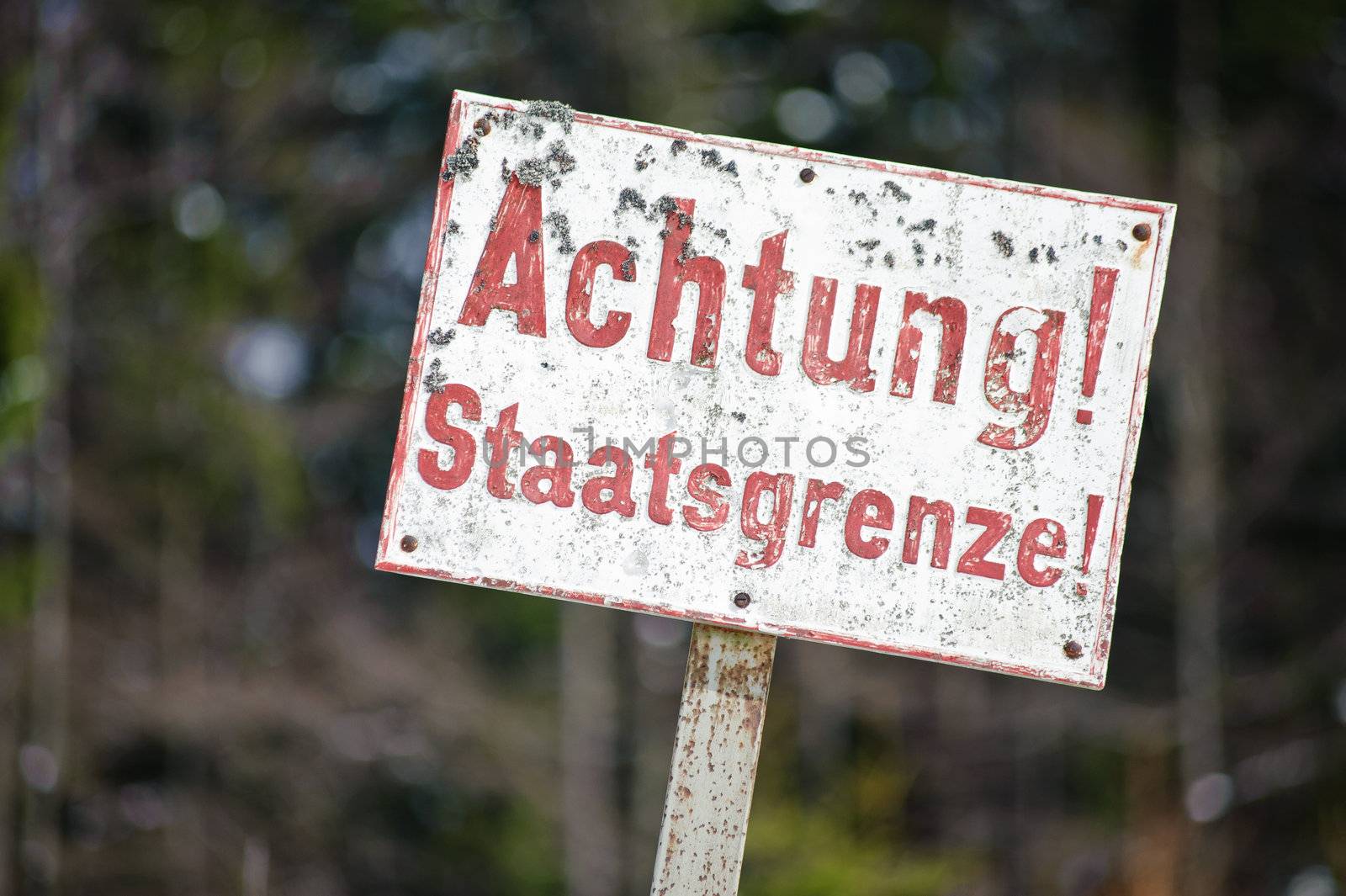 Border crossing shield with german text in austria