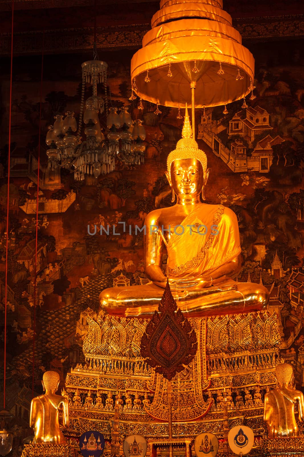 Sitting Buddha statue, Thailand by dimol