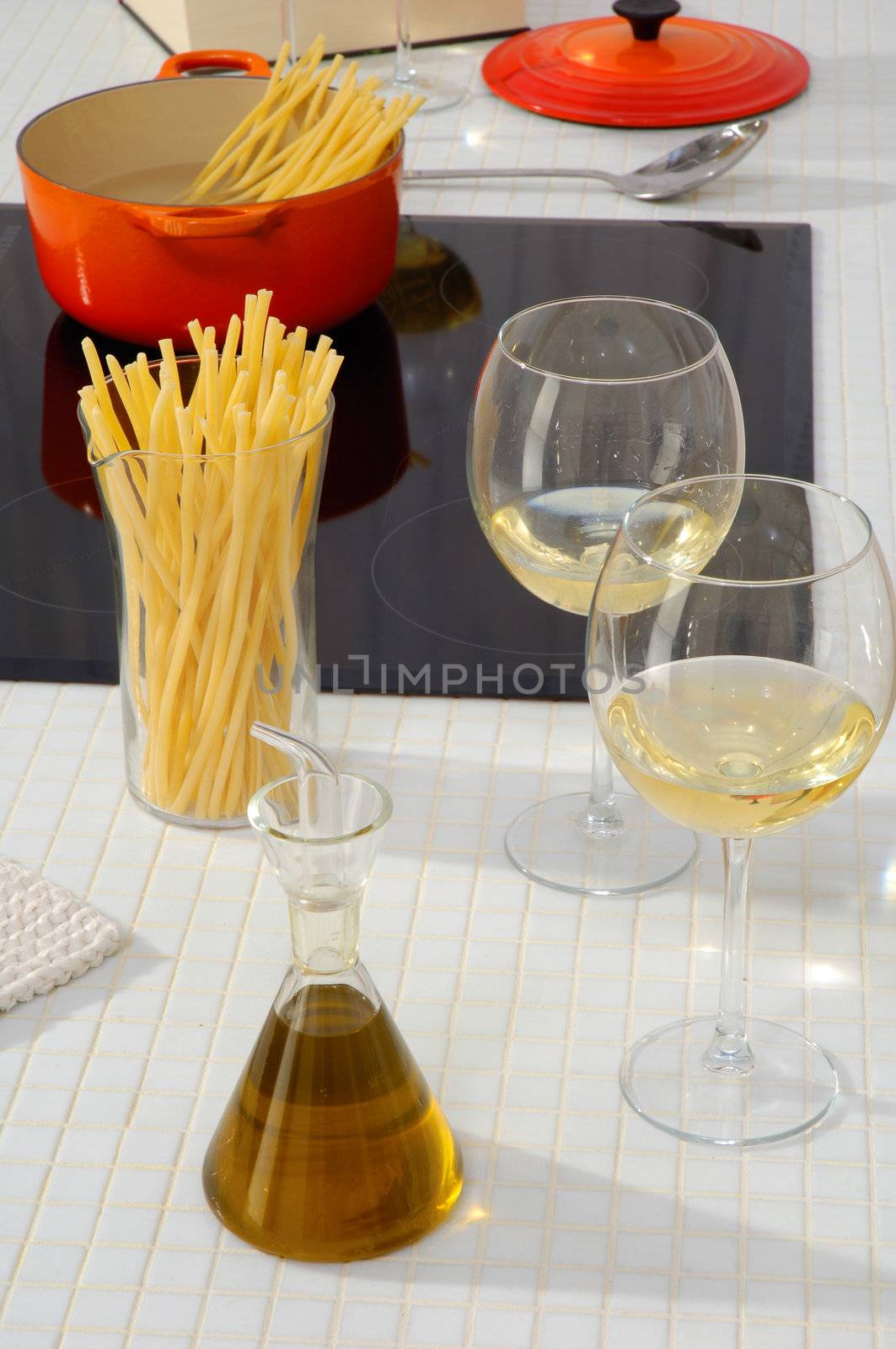 spaghetti with oil and white wine 