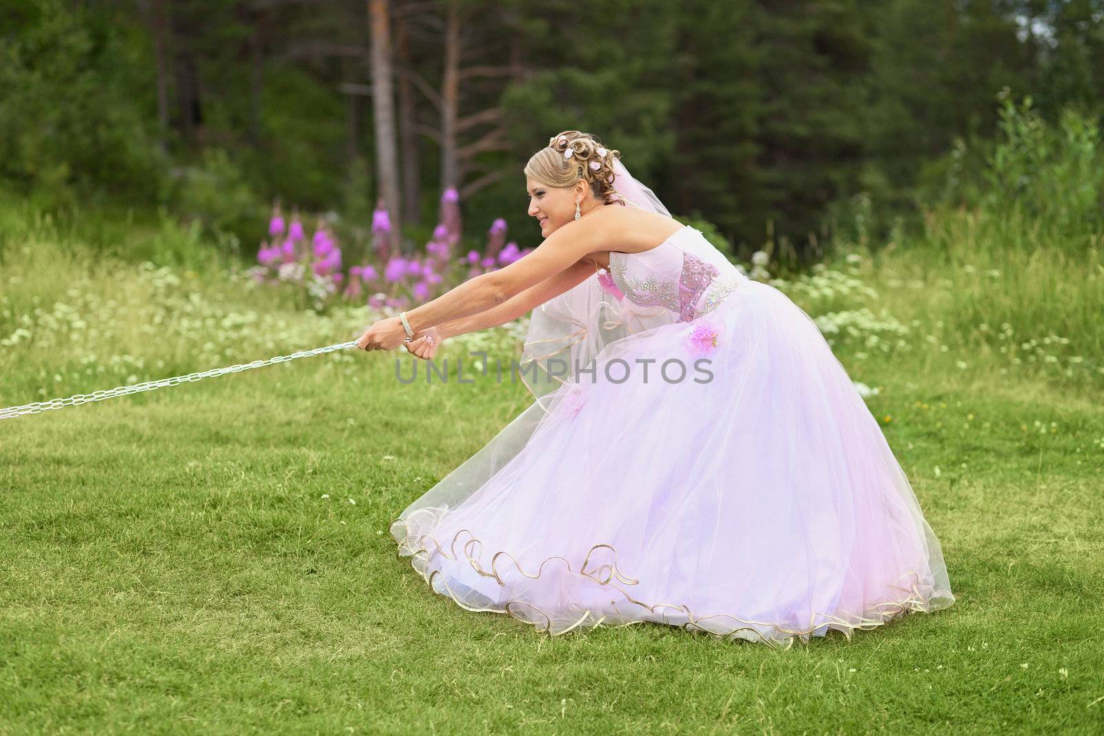 Funny bride pulls the chain - outdoors scene 