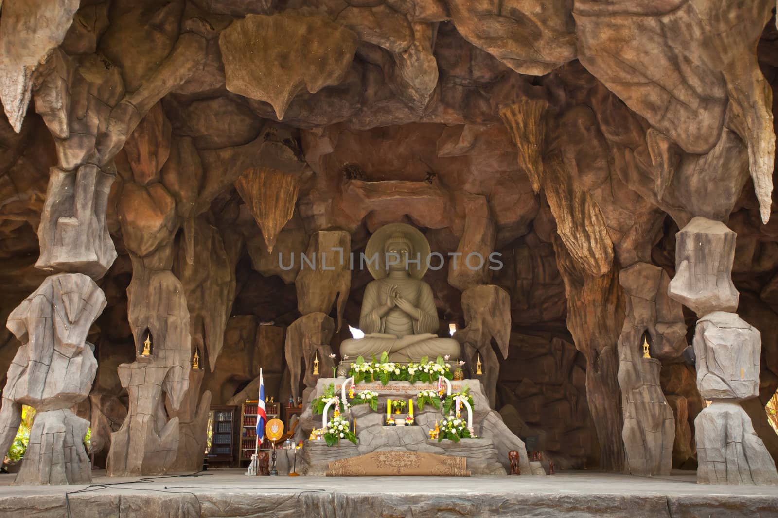 Image Buddha in cave wat Mahaeyong Ayutthaya, Thailand