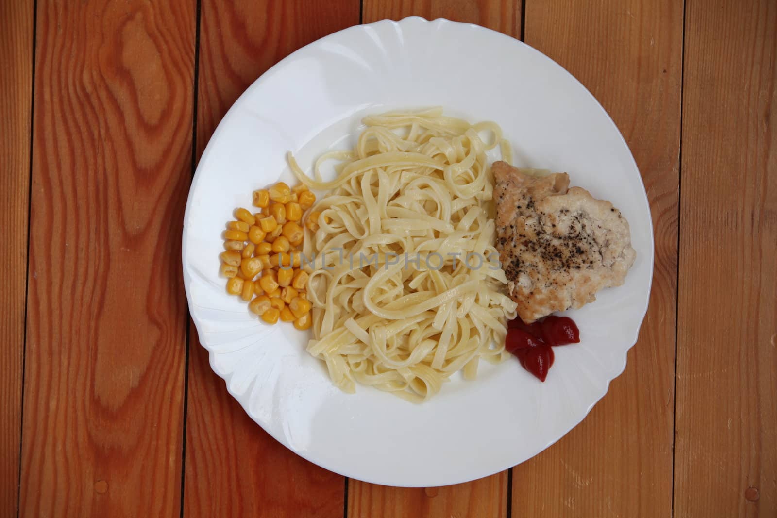 pasta with maize and chicken meat