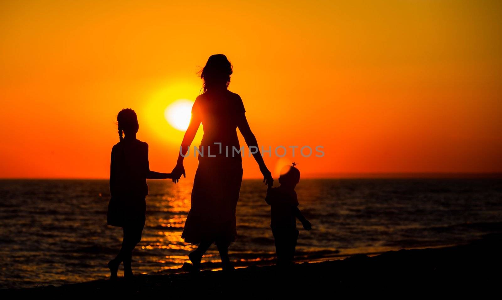 Mother and her kids silhouettes by maxoliki