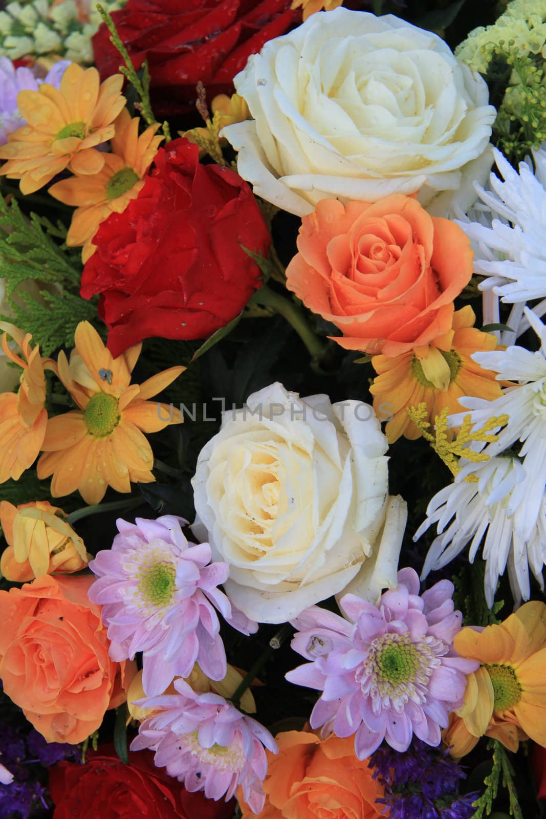 Mixed floral arrangement by studioportosabbia
