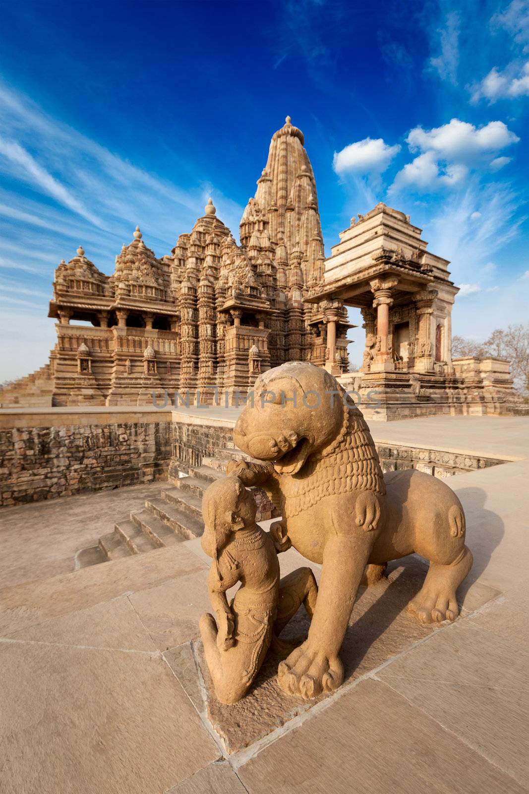 King and lion fight statue and Kandariya Mahadev temple by dimol