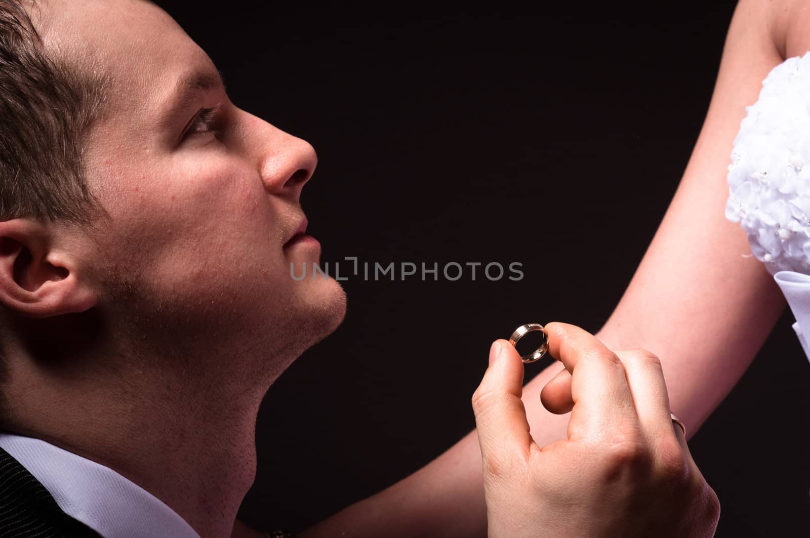 Young man proposing to girl