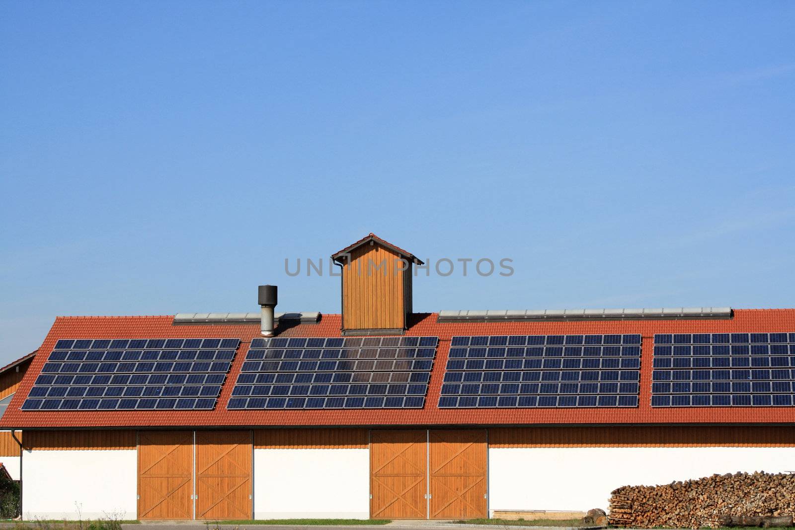 solar panel on the roof by photochecker