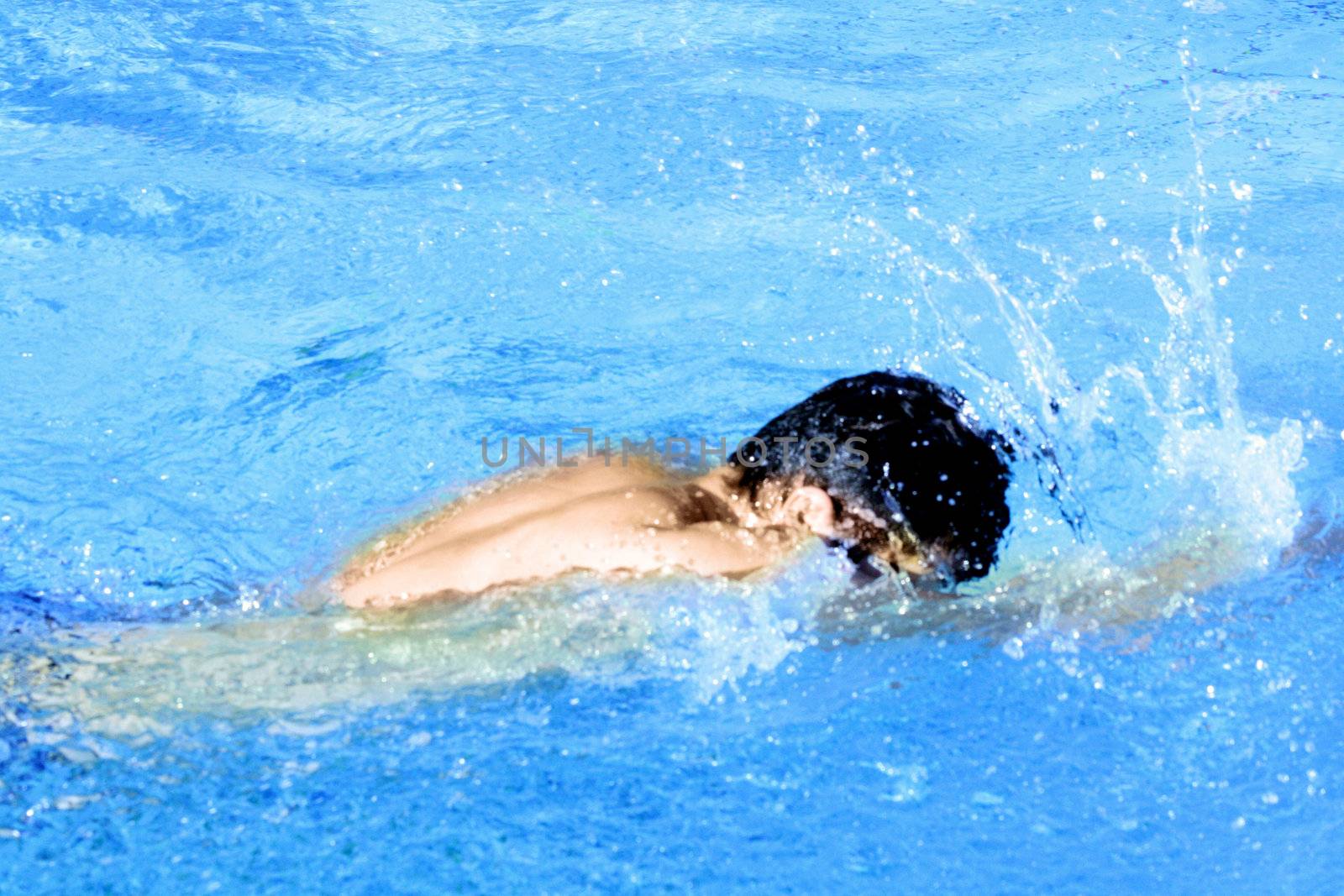 active swimmer by photochecker