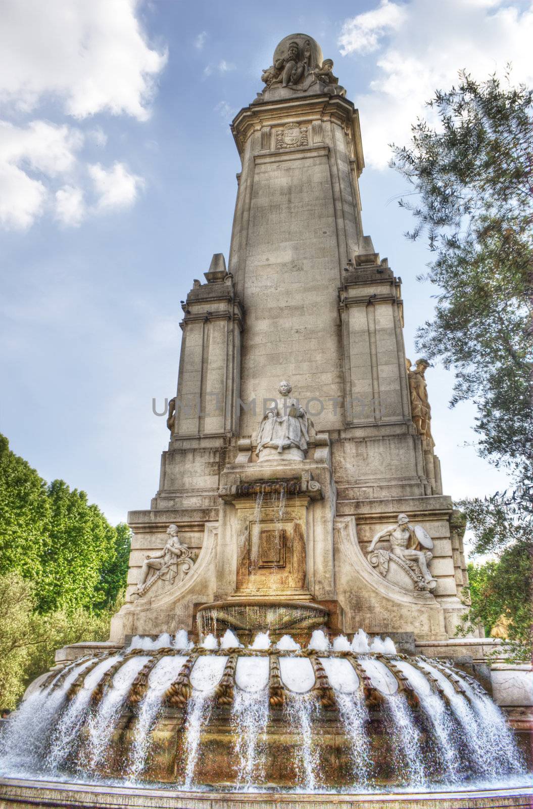 Monument with fountain at plaza de espana-madrid