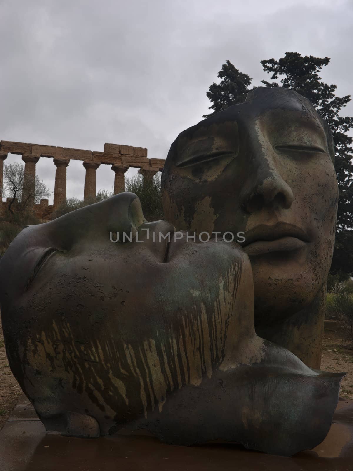 Greek temple of Agrigento by gandolfocannatella