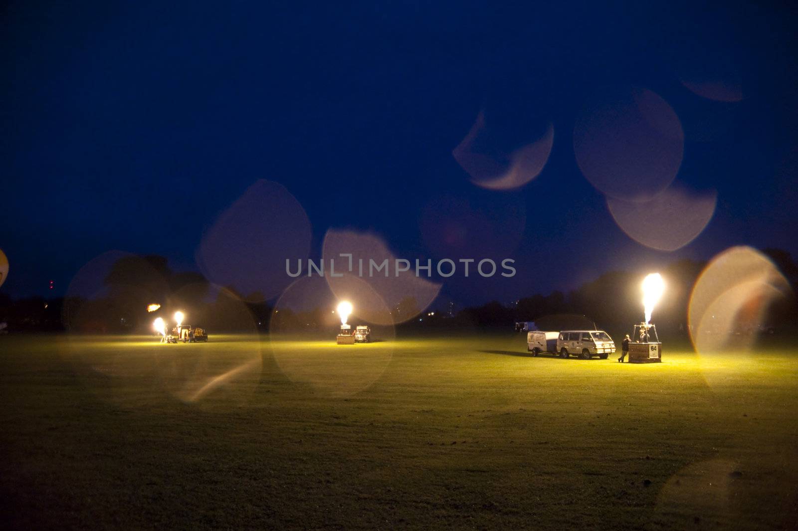 heater of hot air balloons by night
