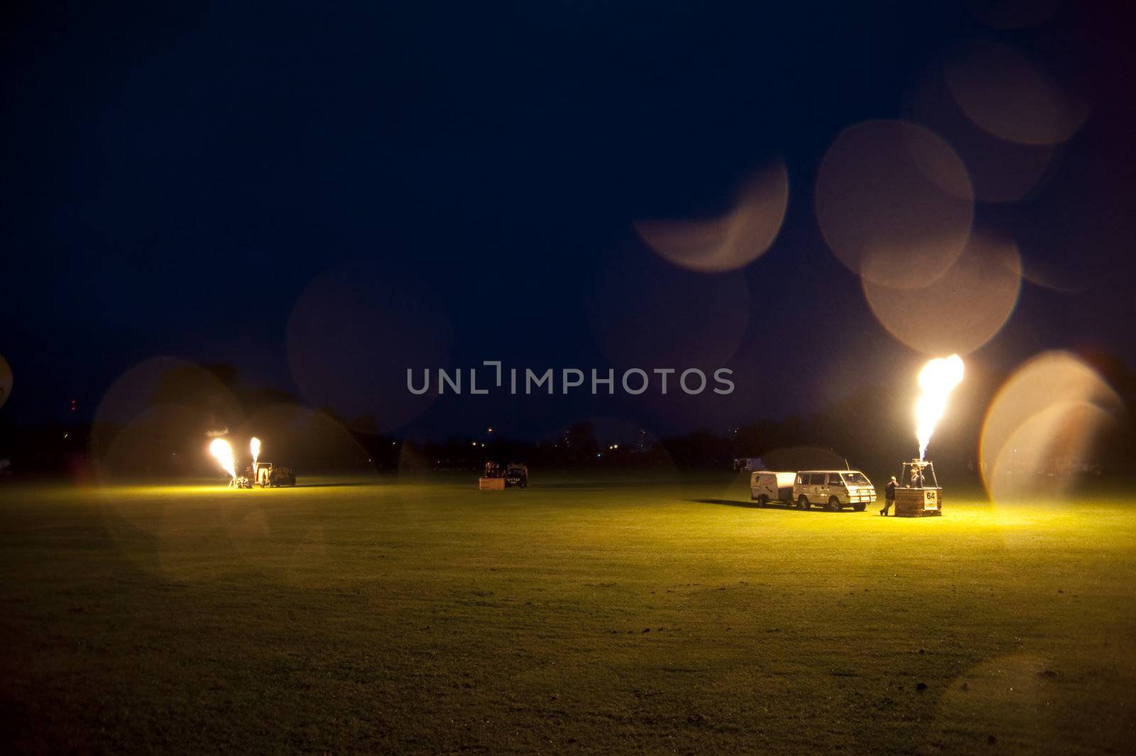 heater of hot air balloons by night
