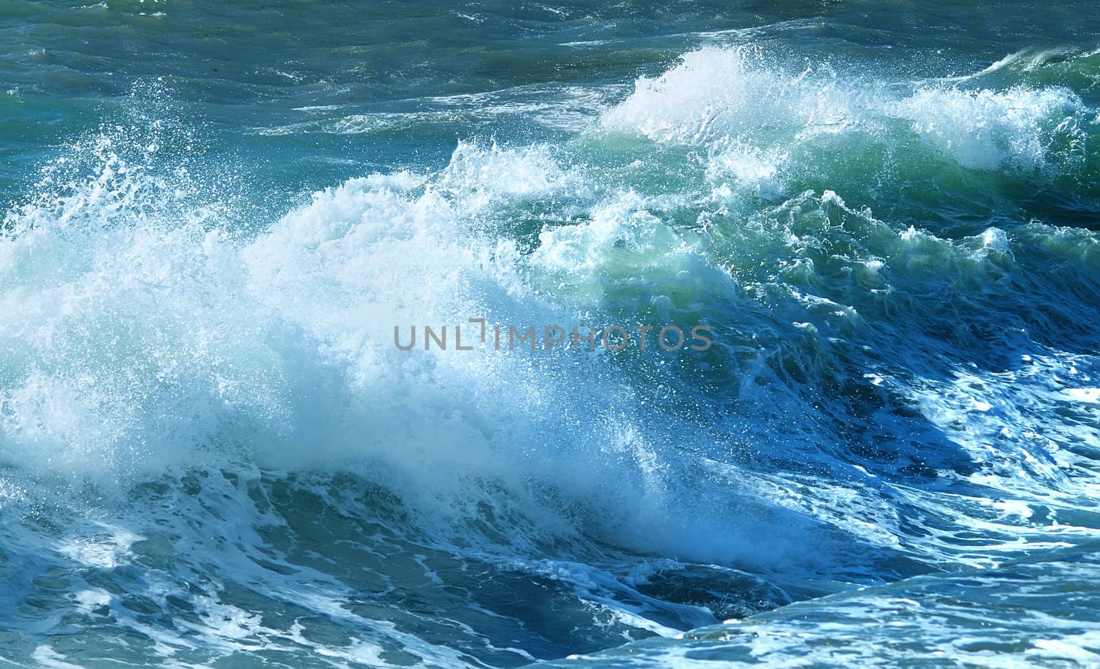 Blue ocean wave by kvinoz
