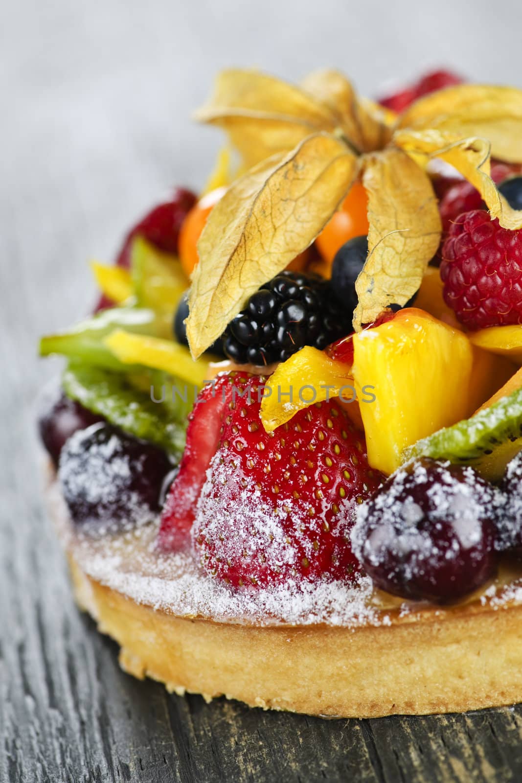 Mixed tropical fruit tart by elenathewise