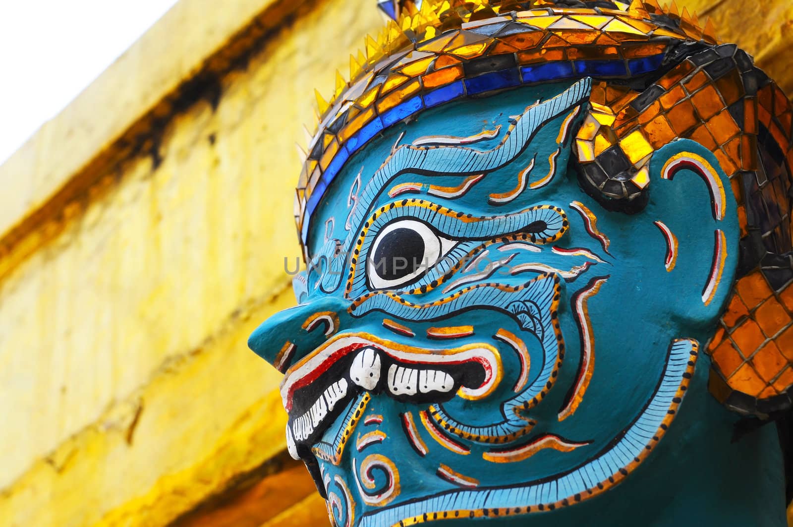 Giant face in Wat Phra Kaew by Yuri2012