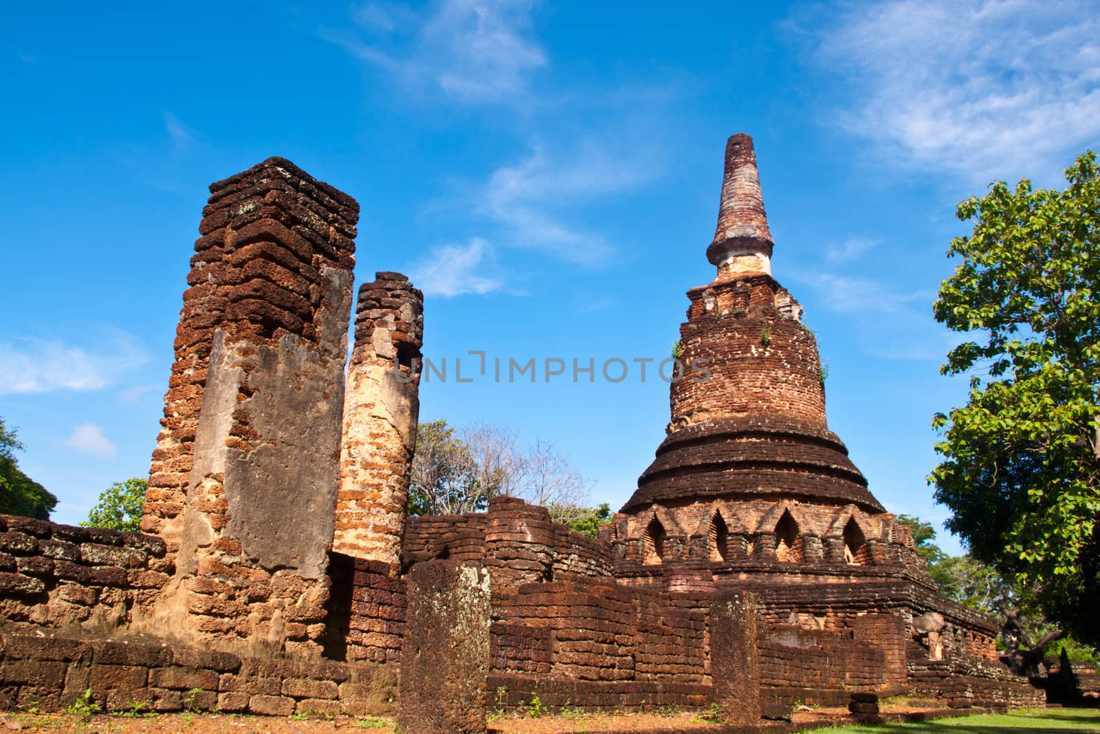 Kamphaeng Phet Historical Park by Yuri2012