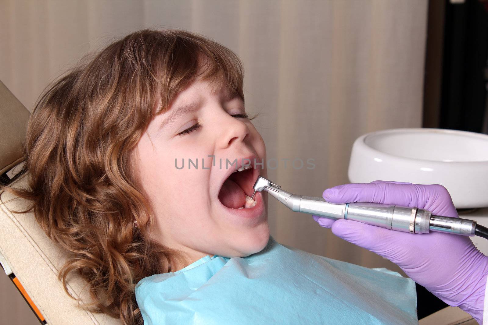 child patient at the dentist by goce