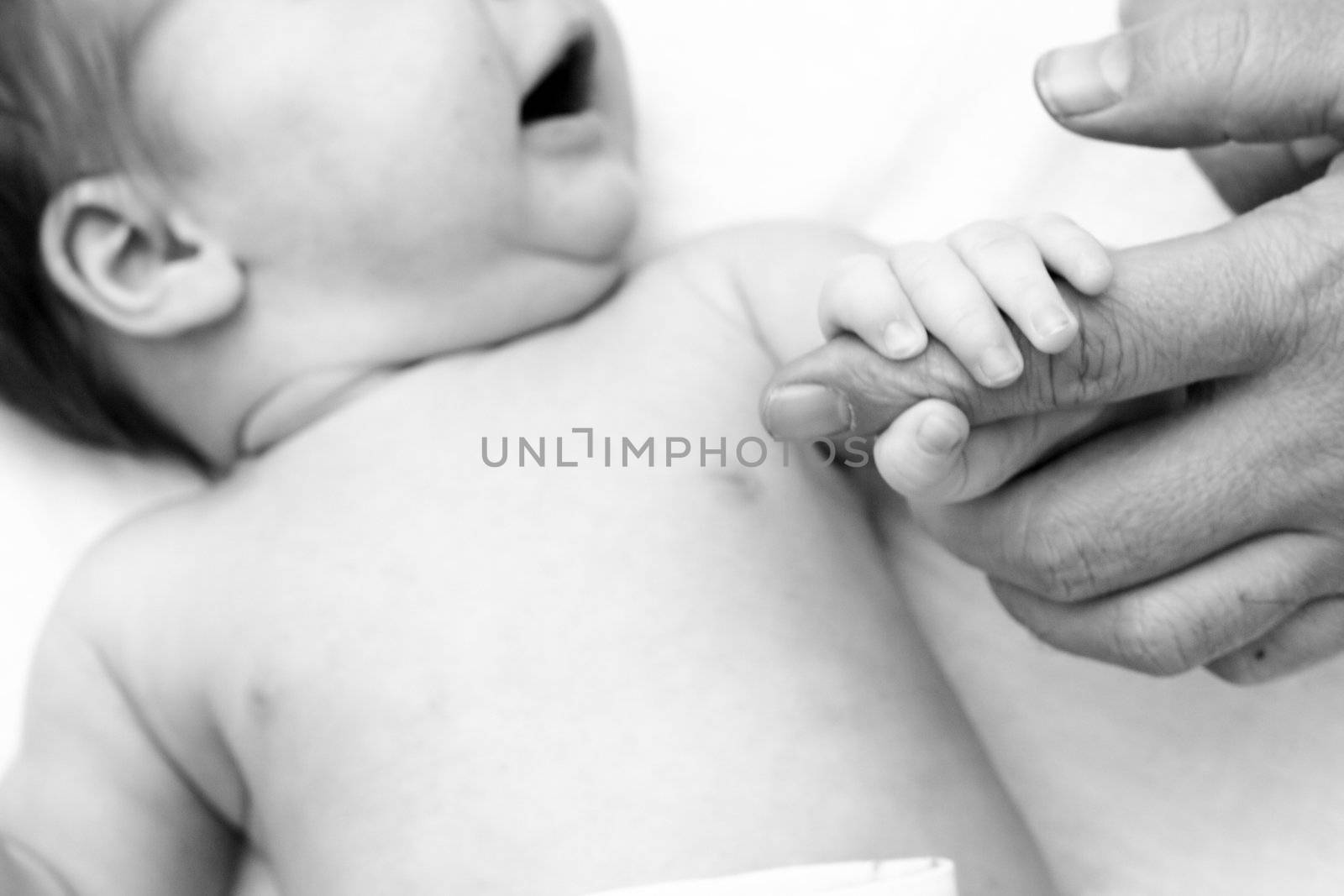hands of the baby by anelina