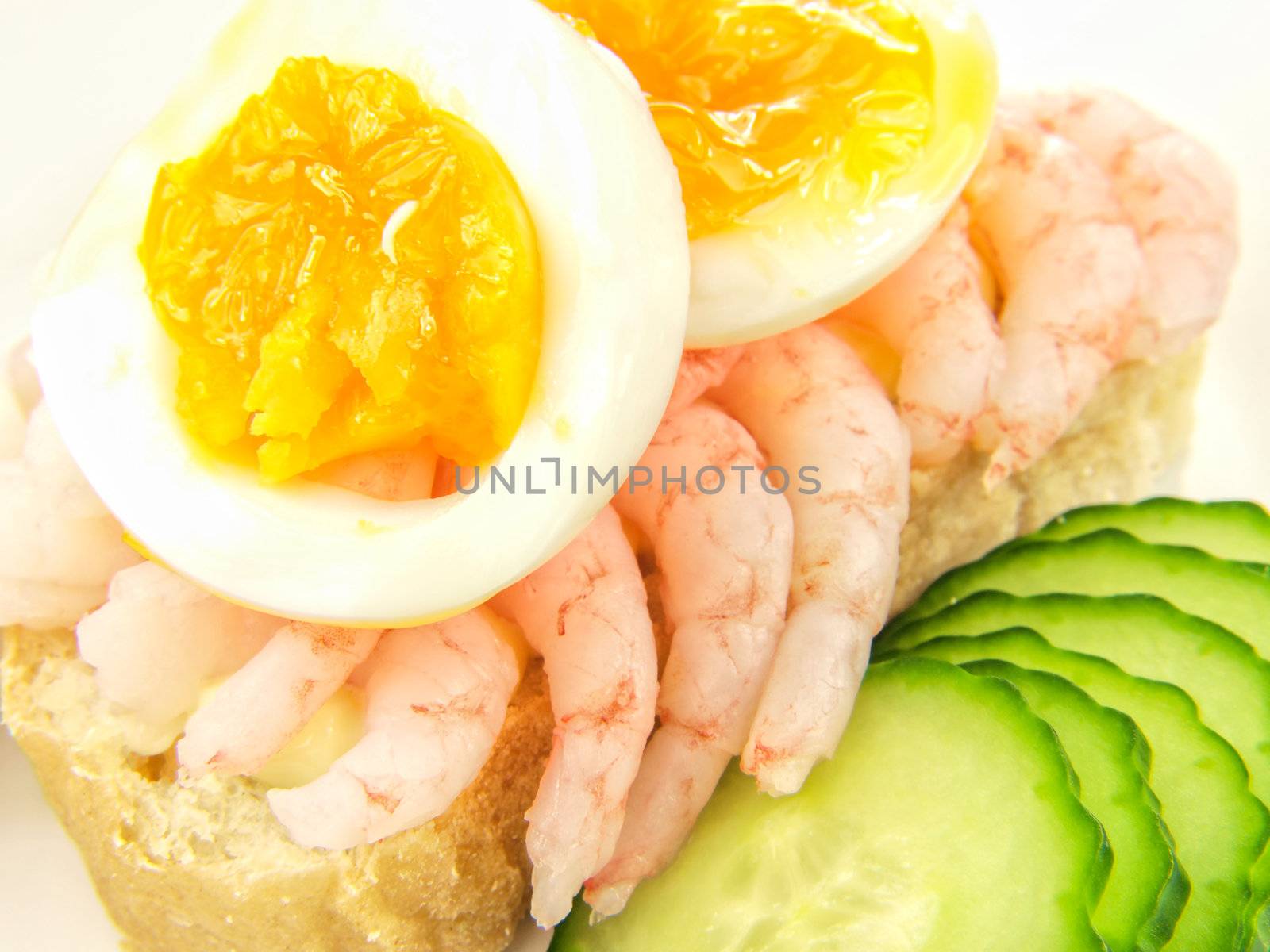 Egg sandwich, with shrimps by Arvebettum