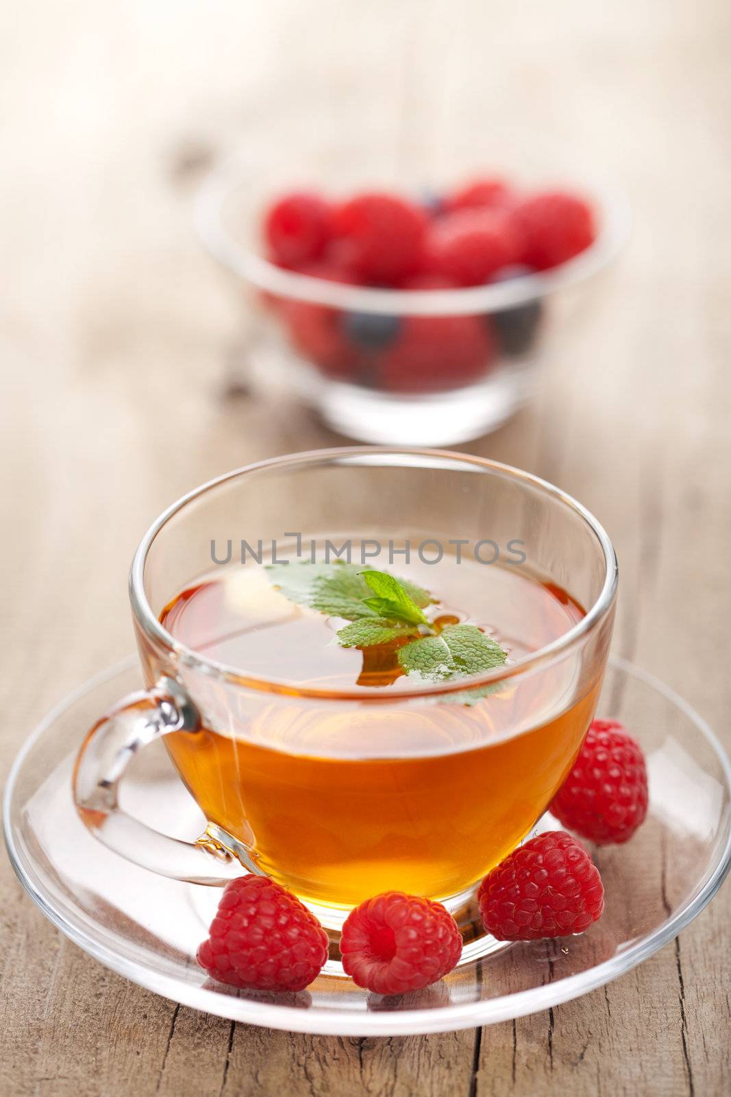 tea with mint and berry 