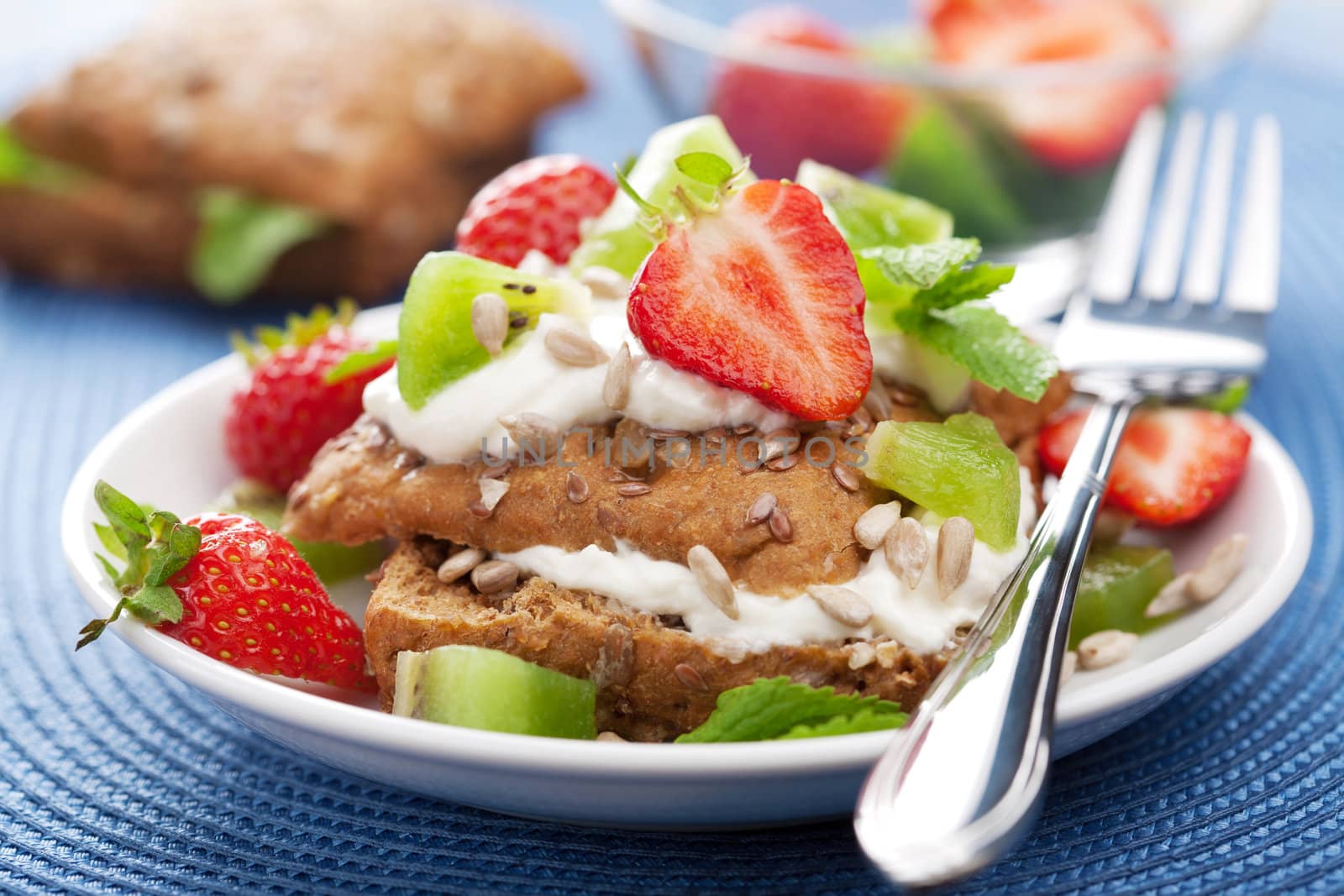 bread with cottage cheese and berries