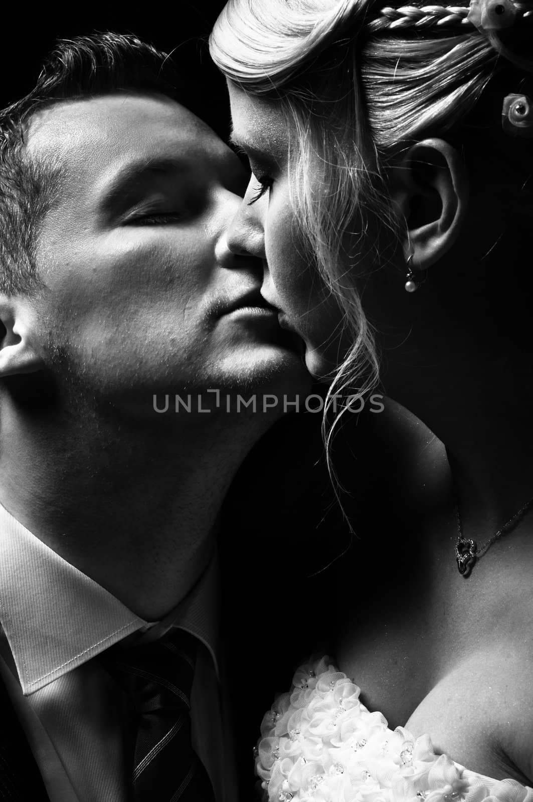 Beautiful couple kissing in black and white by svedoliver